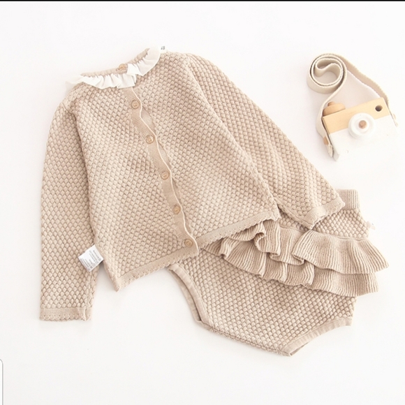 NWT Baby 2-piece long-sleeve Knit top and shorts - Picture 2 of 2